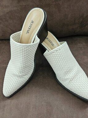 JUSTFAB "Subtle Sophisticate" Cream Faux Leather Mules Block Heels Sz 8.5